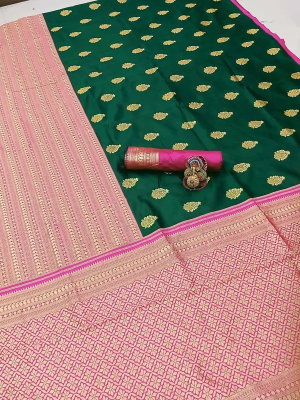 Green_Embellished_Banarasi_Jacquard_Saree_(Green)